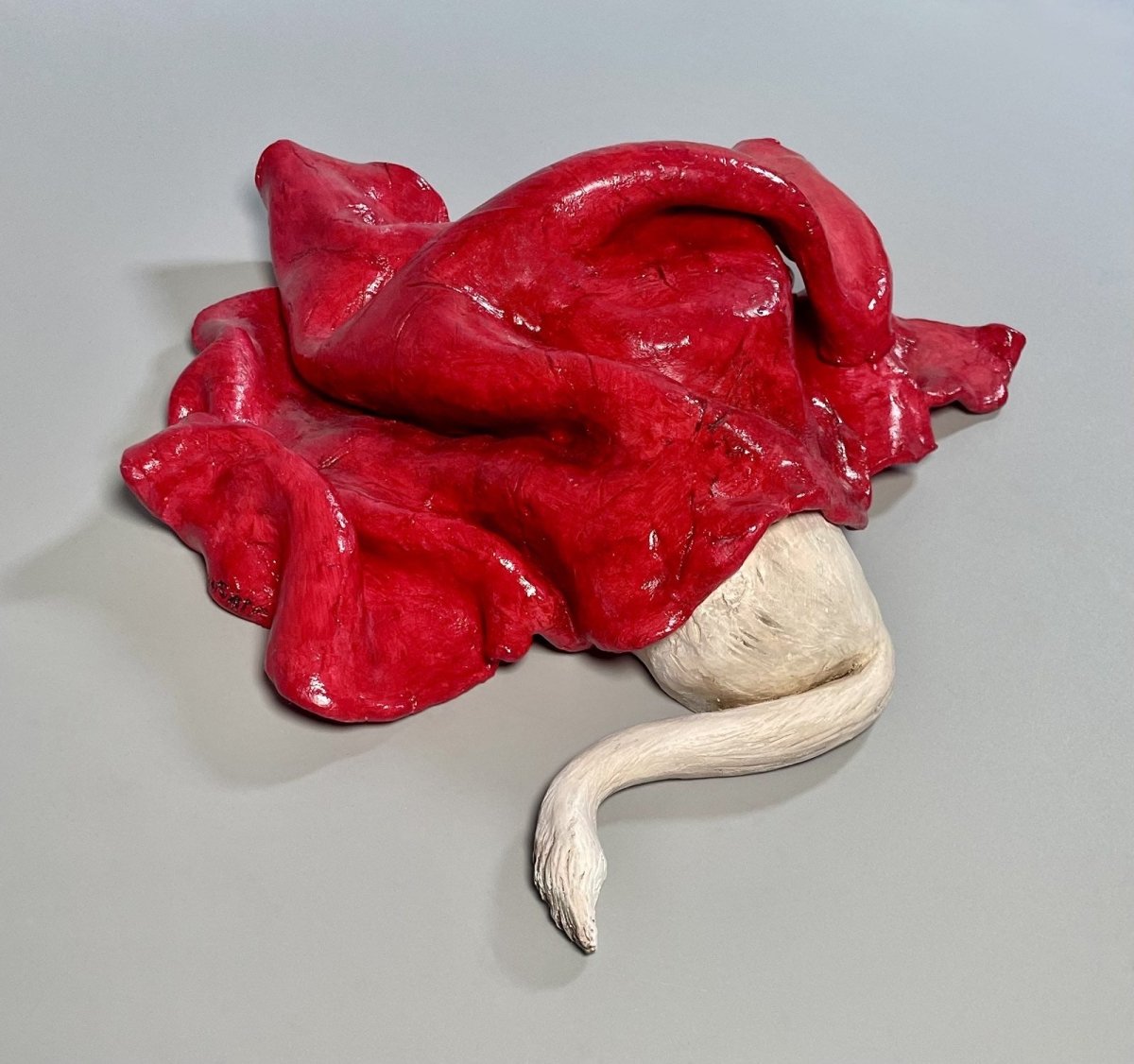 Escultura La otra Caperucita vista superior izquierda, Obra única cerámica contemporánea