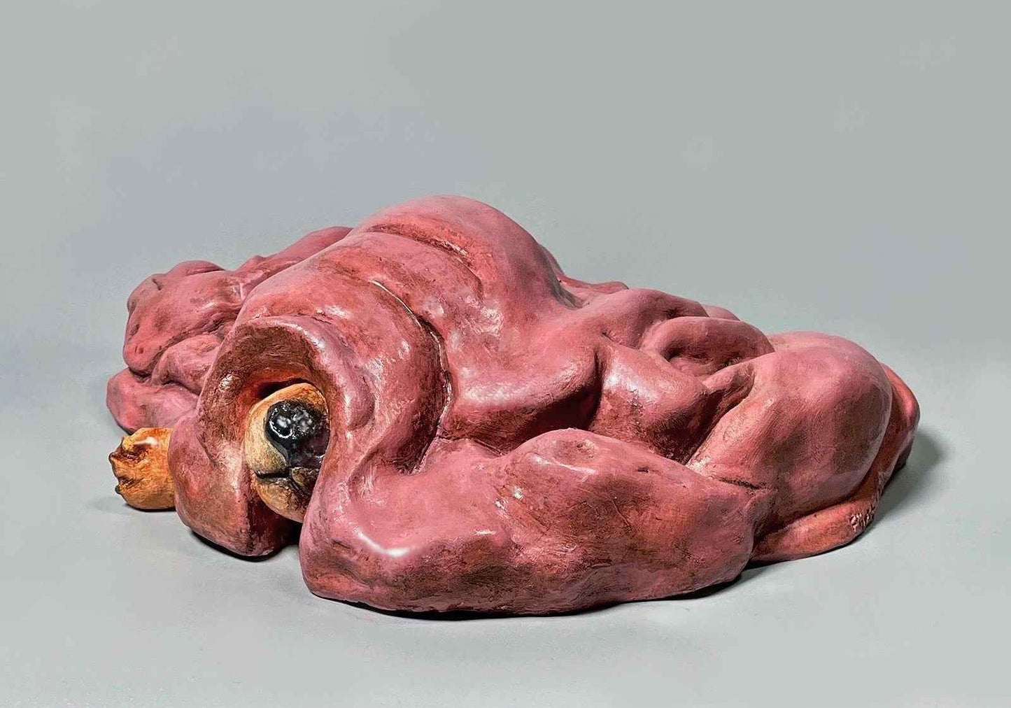 Escultura invierno vista frontal completa, obra única de cerámica contemporánea