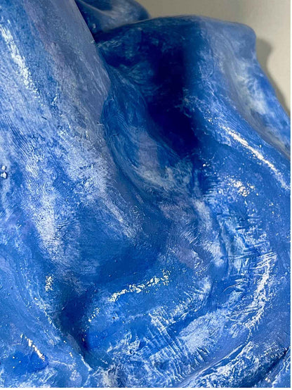 Detalle de la textura de la escultura Madre Manta, obra única de cerámica contemporánea