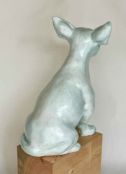 Escultura Maga II vista posterior, obra única de cerámica contemporánea