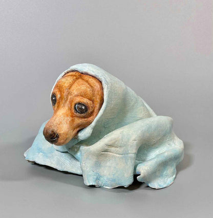 Escultura maga polar vista lateral izquierdo, obra única de cerámica contemporánea