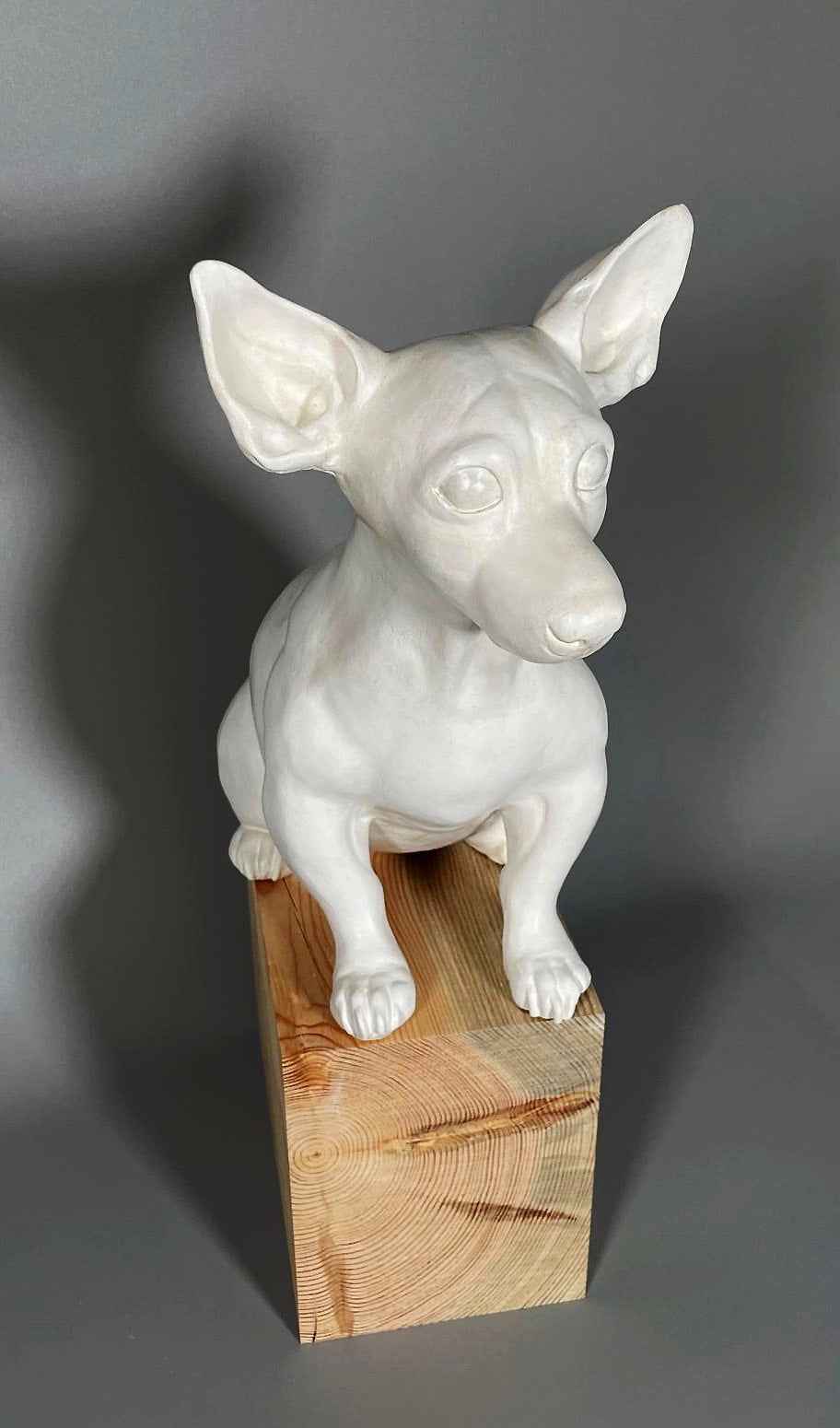 Escultura Maga vista frontal, obra única de cerámica contemporánea