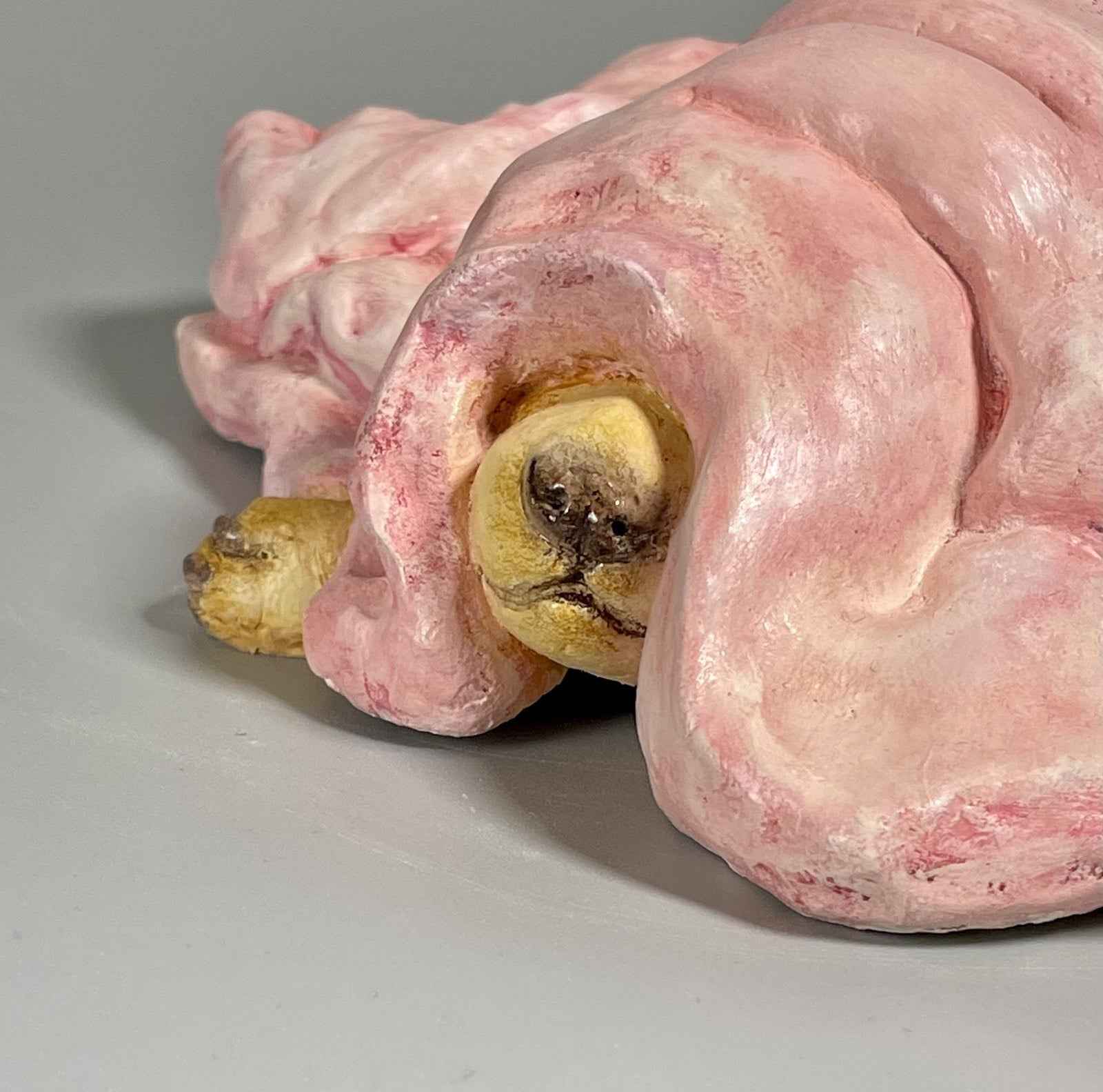 Escultura Primavera vista frontal, obra única de cerámica contemporánea