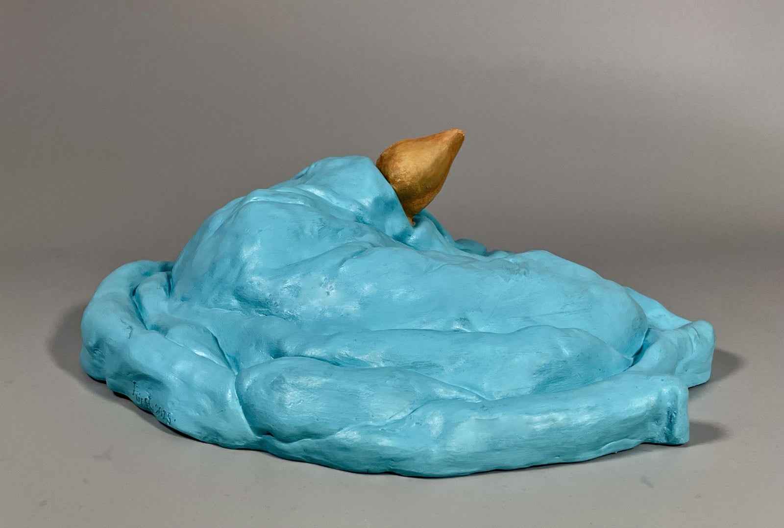 Escultura presencia paraiso vista posterior completa, obra única de cerámica contemporánea